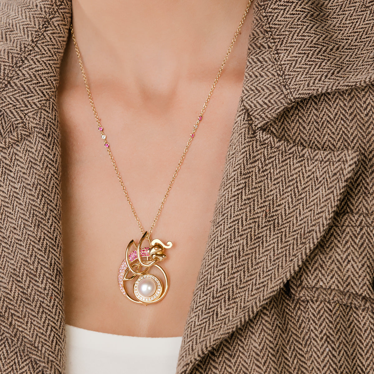 Sapphire Hound Pendant/Brooch